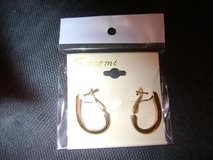 Goldtone Earrings - New in Package in Luke AFB, Arizona