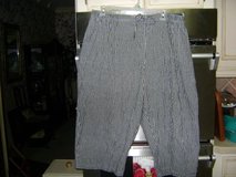 Women's Size 22W--24W Black & White Capri Pants in Luke AFB, Arizona